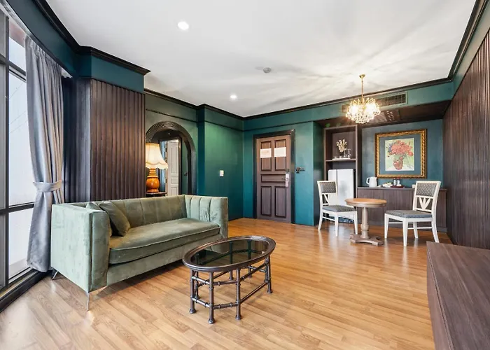 Town In Town Hotel